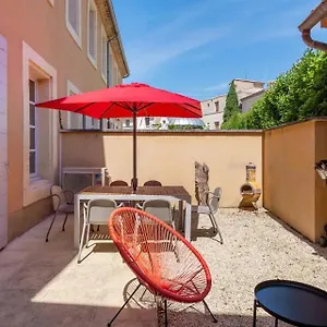 https://town-house-loft-in-the-historic-center-of-lisle-sur-la-sorgue.fr-provencehotel.com